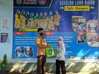 .thumbs · Bantuan - R9